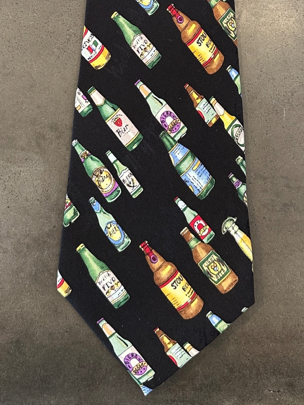 Vintage Nicole Miller Mens Silk Tie All Over Beer Bottles 59"